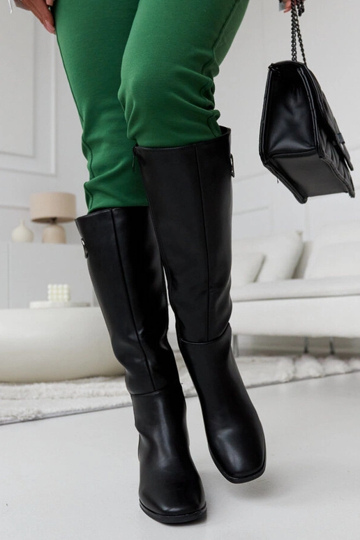 Schwarze Stiefel mit dekorativer...