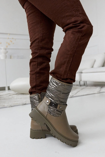 Grüne isolierte Stiefeletten mit dekorativem Riemen Lido 2