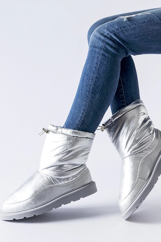 Isolierte Whitetail-Schneestiefel in...