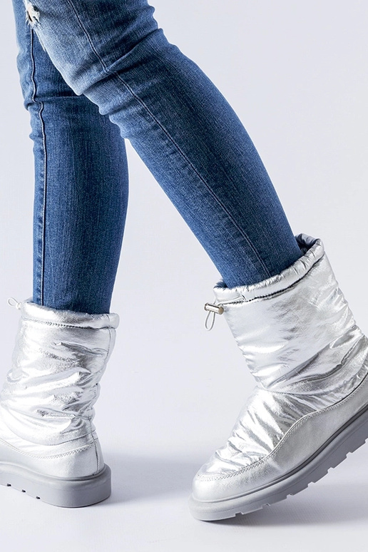 Isolierte Whitetail-Schneestiefel in...