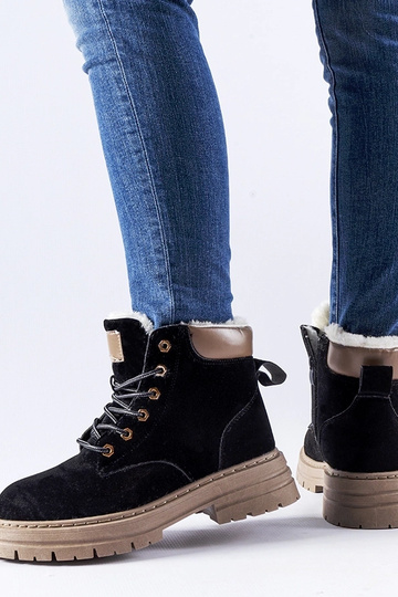 Schwarze Worker mit hellem...