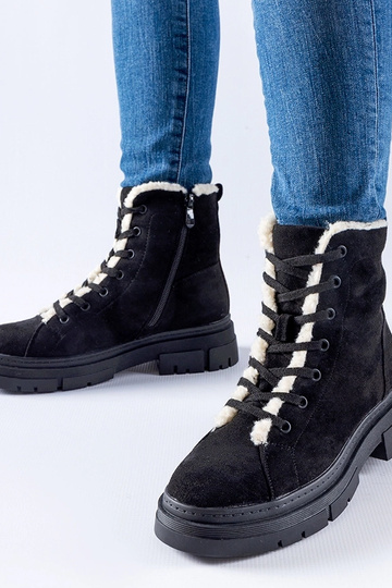 Schwarze isolierte Schuhe...