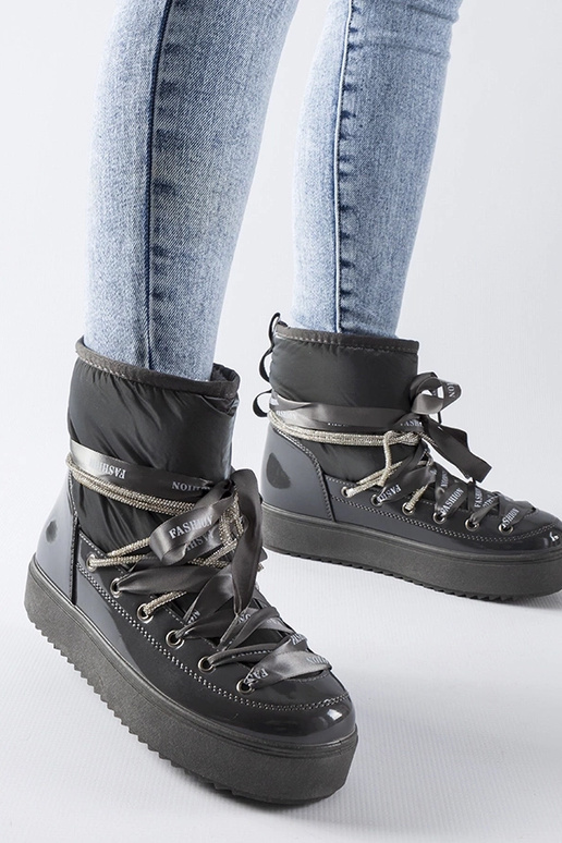 Graue lackierte Schneestiefel mit...