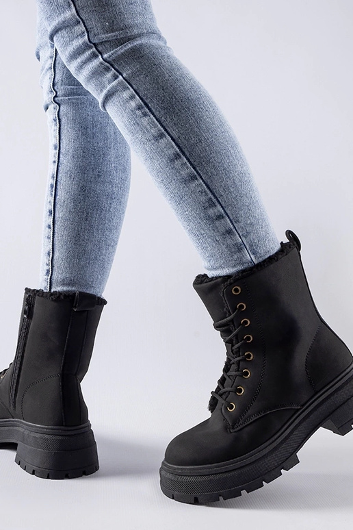 Schwarze gefütterte Trekkingstiefel...