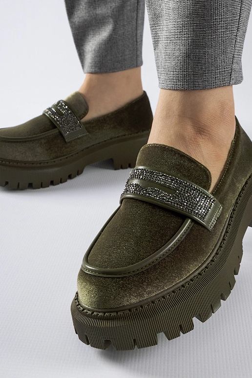 Grüne Loafer mit Zirkonen verziert...