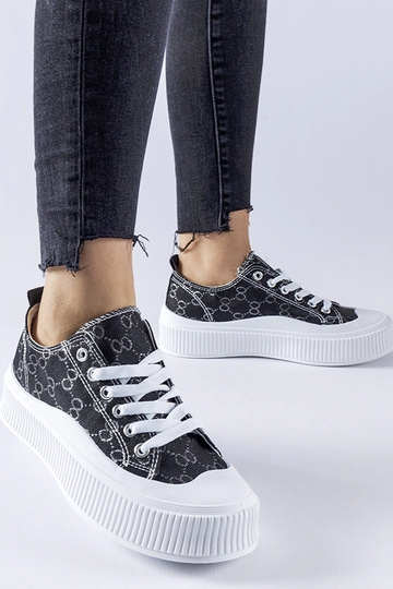Schwarze Sneaker mit Cavi-Monogramm verziert