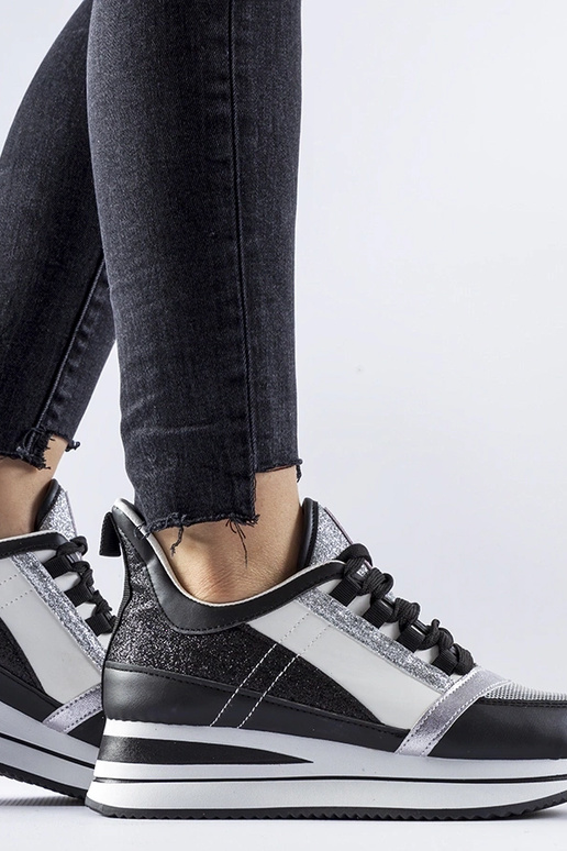 Schwarze Glitzer-Sneaker auf Plateau... Schwarze Glitzer-Sneaker auf Plateau...