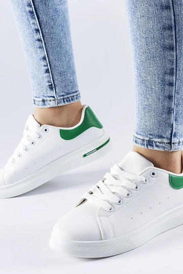 Weiße und grüne Sneaker... 2