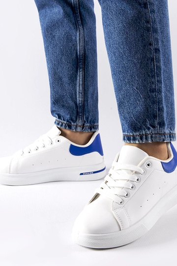 Weiße und marineblaue... 2