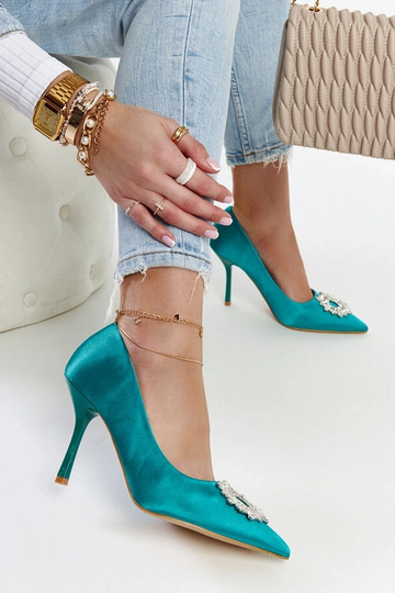 Grüne satinierte Stilettos mit Susegana-Zirkonen 2