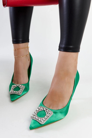 Grüne satinierte Stilettos mit Clemente-Zirkonen