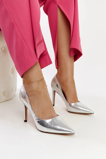 Srebrne lackierte Stilettos...