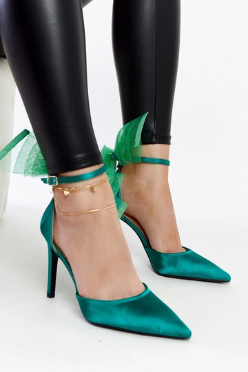 Grüne Pumps mit Schleife von Ilaysa