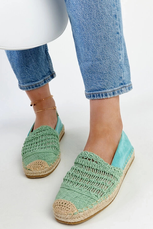Mintgrüne Espadrilles mit Lochmuster...