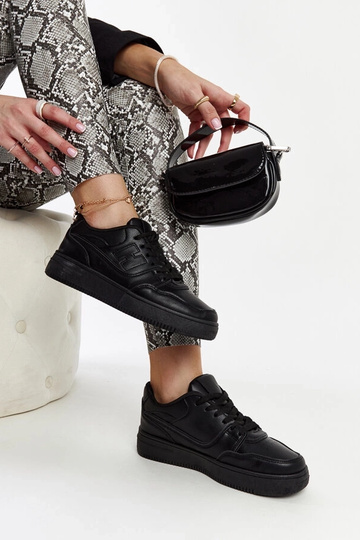 Schwarze Plateau-Sneakers... 2