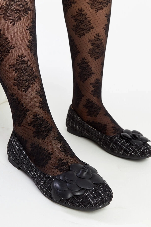 Schwarze Ballerinas mit dekorativer... Schwarze Ballerinas mit dekorativer...