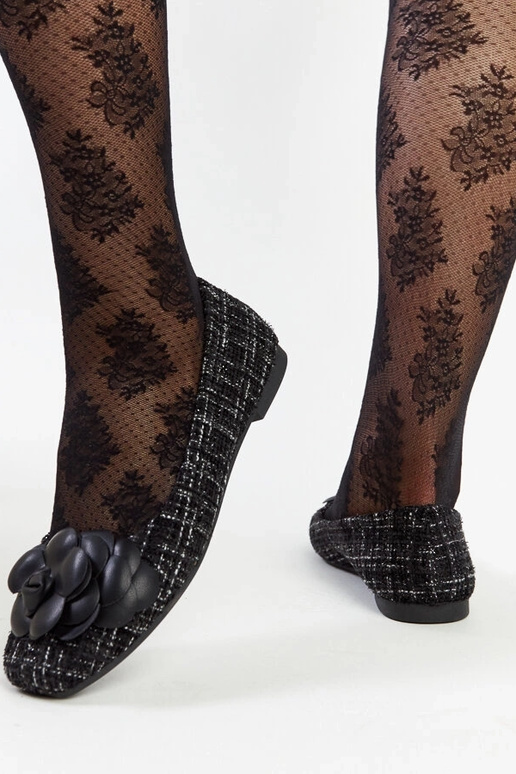 Schwarze Ballerinas mit dekorativer... Schwarze Ballerinas mit dekorativer...