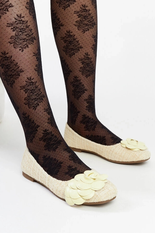 Gelbe Ballerinas mit dekorativer... Gelbe Ballerinas mit dekorativer...