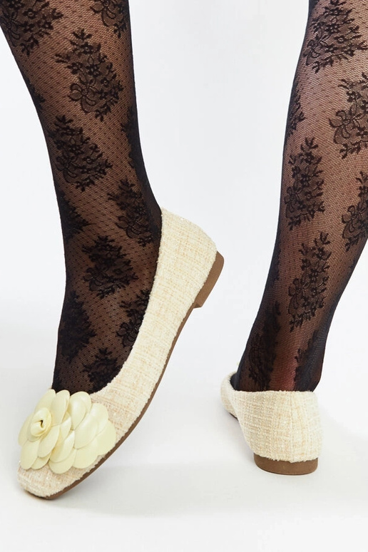 Gelbe Ballerinas mit dekorativer... Gelbe Ballerinas mit dekorativer...