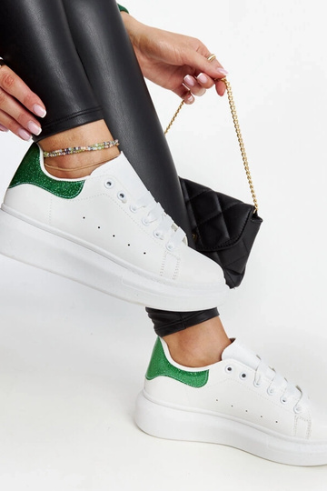 Weiße und grüne Sneakers aus Ökoleder Fatimah