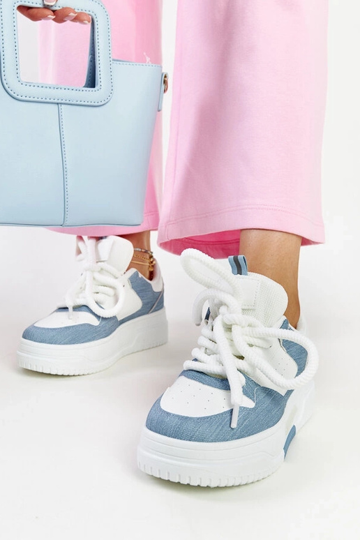 Weiß-blaue Sneakers auf Plattform... Weiß-blaue Sneakers auf Plattform...