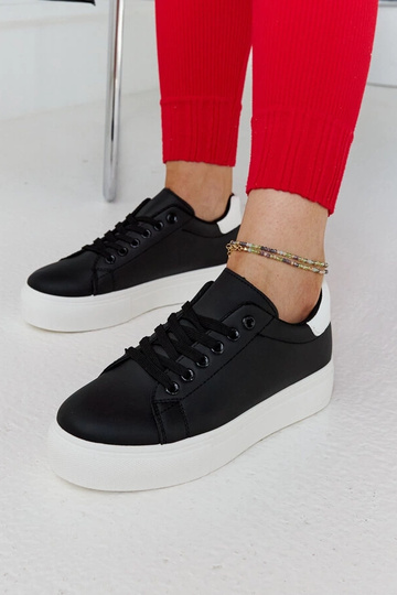Schwarz-weiße Sneaker mit dicker Sohle Ruta