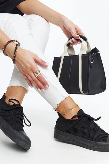 Schwarze leichte Sport-Sneaker von Senaida