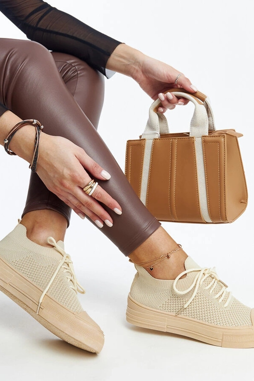 Hellbeige leichte Sport-Sneakers von...