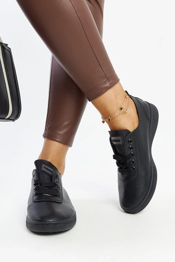 Schwarze Sneaker Yusra aus Ökoleder 2