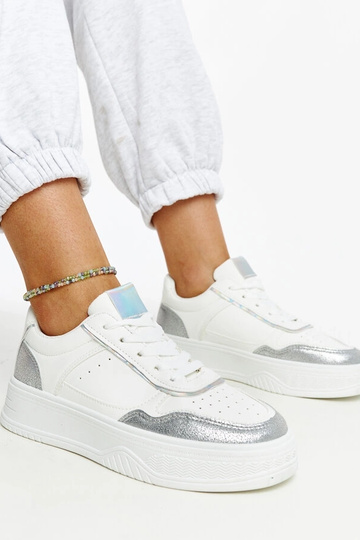 Weiße und silberne Sneaker mit dickerer Sohle Rumai