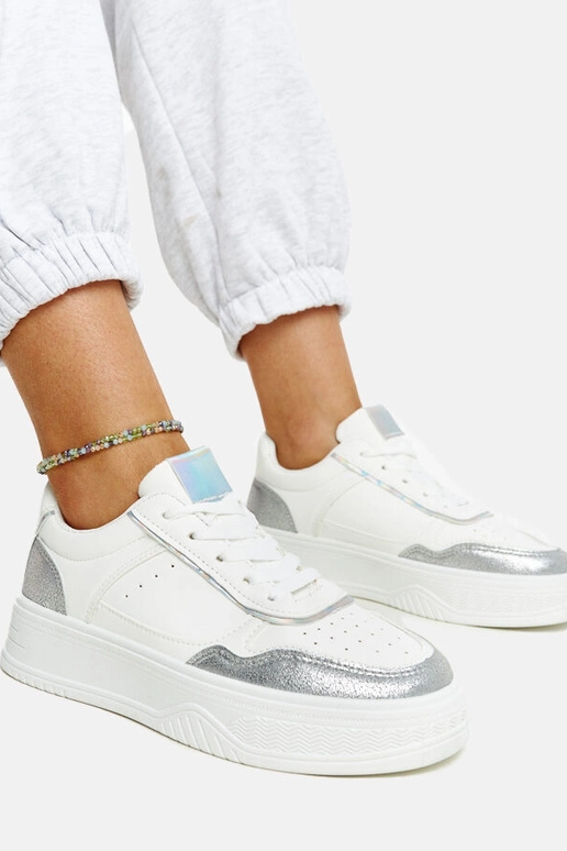 Weiße und silberne Sneaker mit...