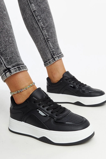 Schwarze Sneaker mit...