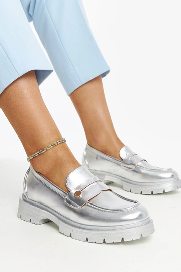 Silberne Schuhe aus Kunstleder Mladenka