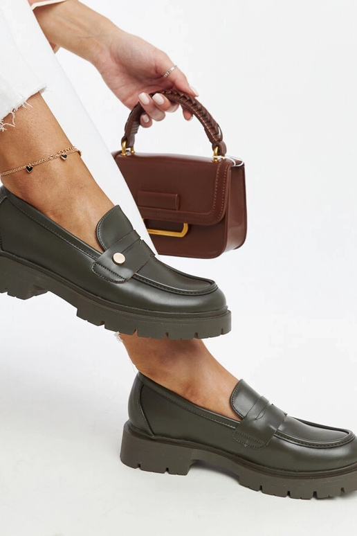 Dunkelgrüne Schuhe aus Kunstleder... Dunkelgrüne Schuhe aus Kunstleder...