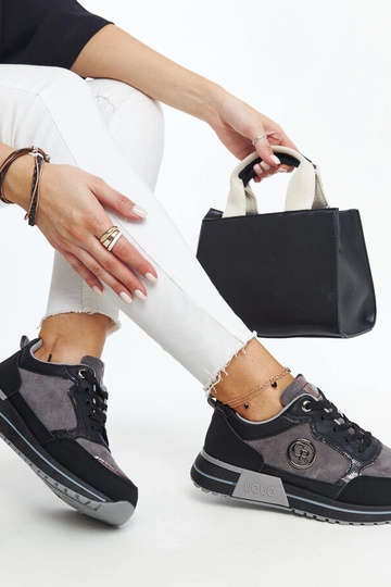 Schwarze und graue Sinika... 2