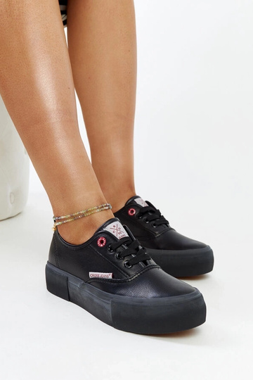 Schwarze Damen-Sneakers CROSS JEANS