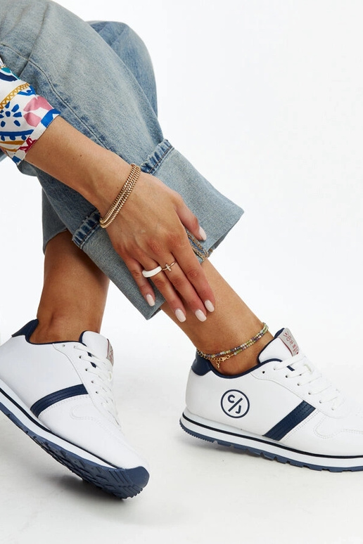 Weiße und marineblaue Damen-Sneakers...