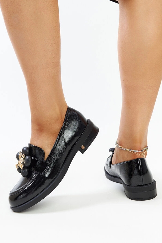 Schwarze lackierte Mokassins mit... Schwarze lackierte Mokassins mit...