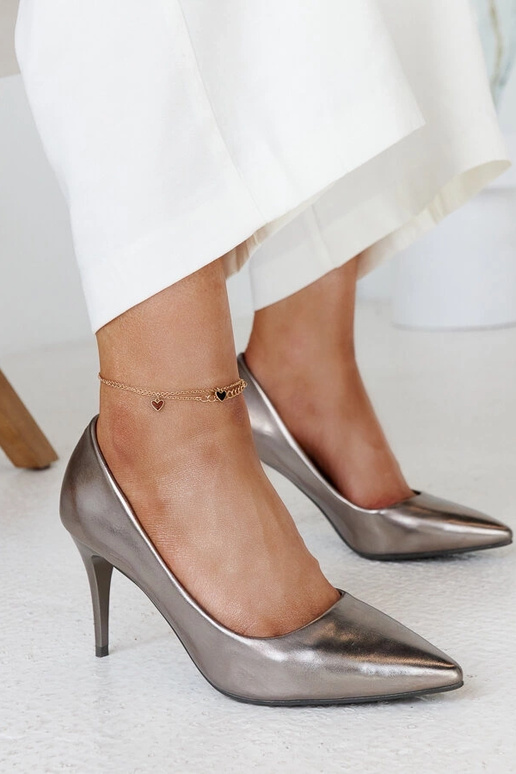 Graue metallische Pumps mit...