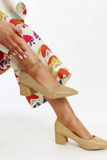 Goldene glänzende Pumps mit... 2