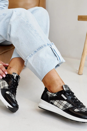 Afifah – Schwarze, karierte...