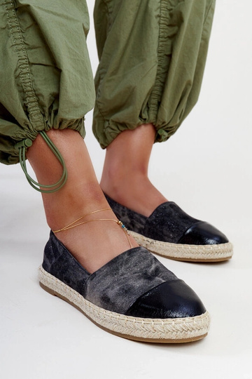 Schwarze glänzende...