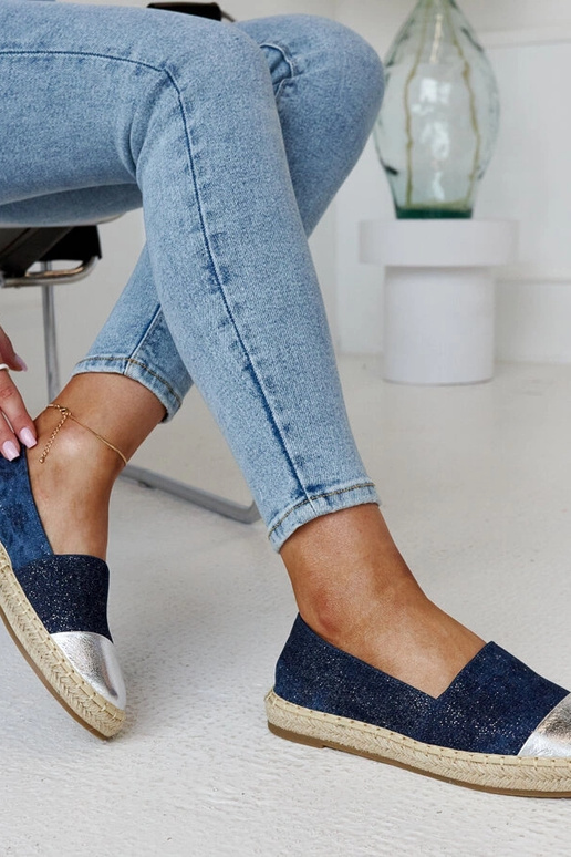 Marineblaue und silberne glänzende...