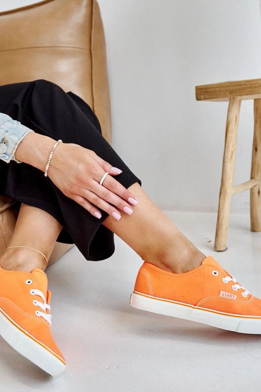 Orangefarbene klassische Erla-Sneaker