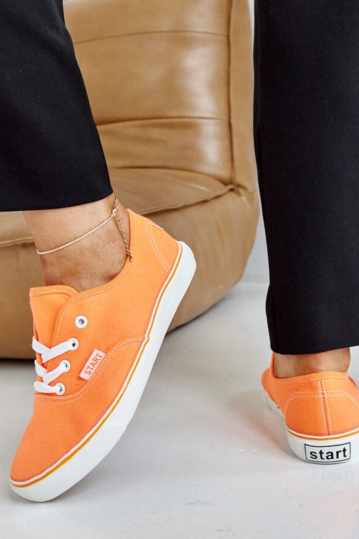 Orangefarbene klassische Erla-Sneaker