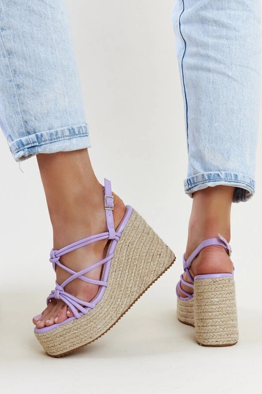 Lila Sandalen mit Keilabsatz Mara