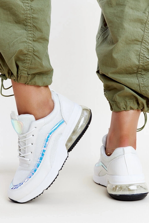 Weiße Sneakers mit holografischem... Weiße Sneakers mit holografischem...