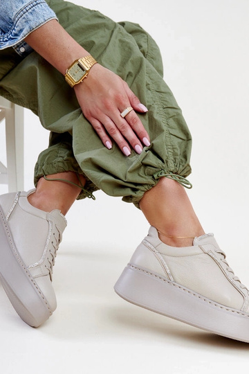 Dunkelbeige Leder-Sneakers...