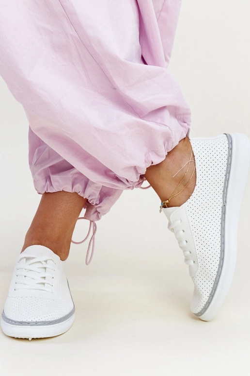 Weiße und graue durchbrochene...