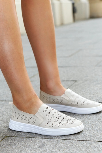 Beigefarbene Slip-On-Sneakers „Hilal“